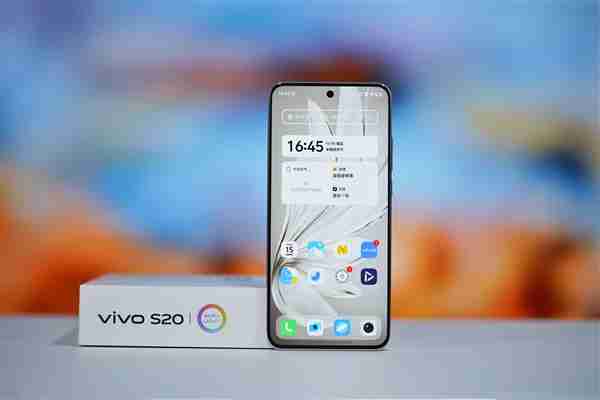 185g机身塞下6500mAh大电池！vivo S20图赏