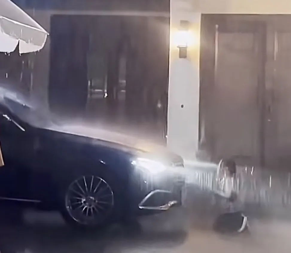 剧里剧外一样无底线！短剧剧组让婴儿淋暴雨拍戏被骂上热搜！片酬仅800……  第6张